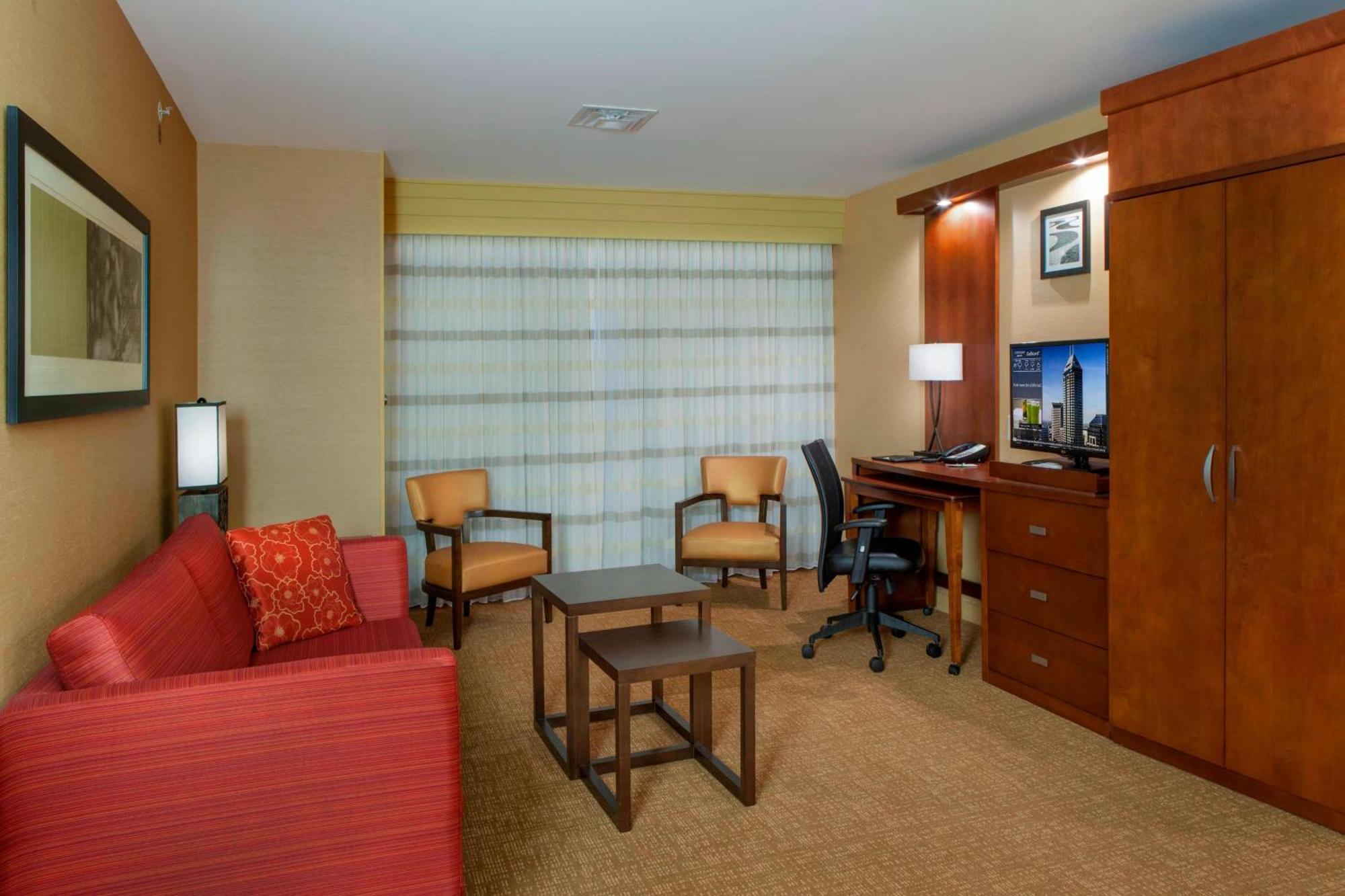 Courtyard By Marriott Indianapolis Ноблсвилл Экстерьер фото